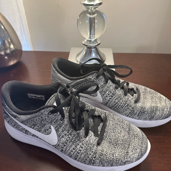 Nike LunarEpic Low Flyknit Oreo Running Shoes Women’s Size 11 - Picture 6 of 6